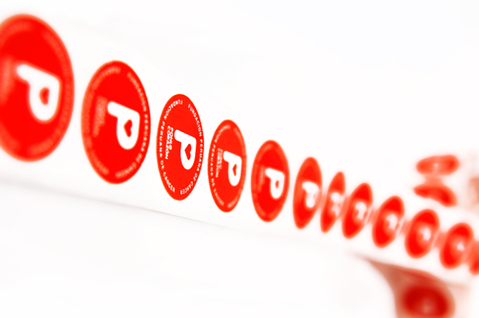 秘魯癌癥基金會Ponle Corazón 標志及品牌形象設計標志效果圖1——尚略廣告設計公司標志設計公司