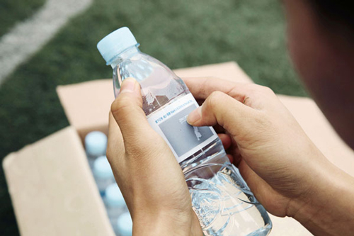 帶涂層環(huán)保手寫礦泉水瓶包裝設(shè)計1-尚略廣告品牌策劃公司與包裝設(shè)計公司