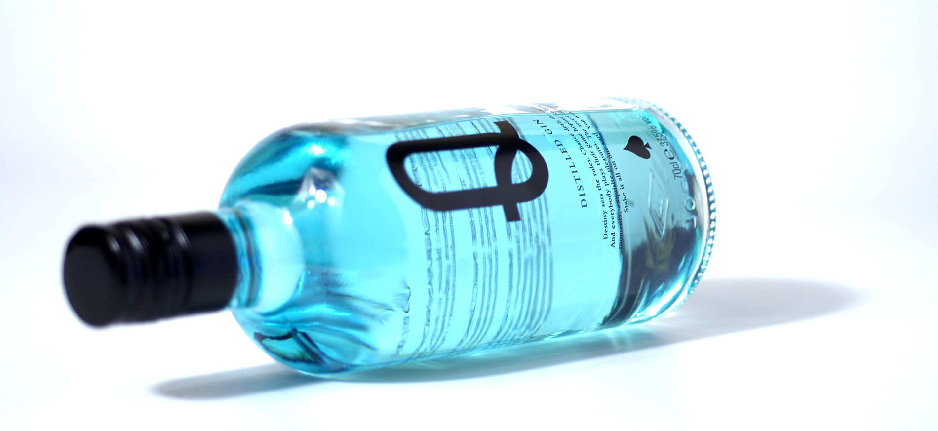 上海包裝設(shè)計(jì)公司分享——Q Gin 松子酒包裝設(shè)計(jì)3