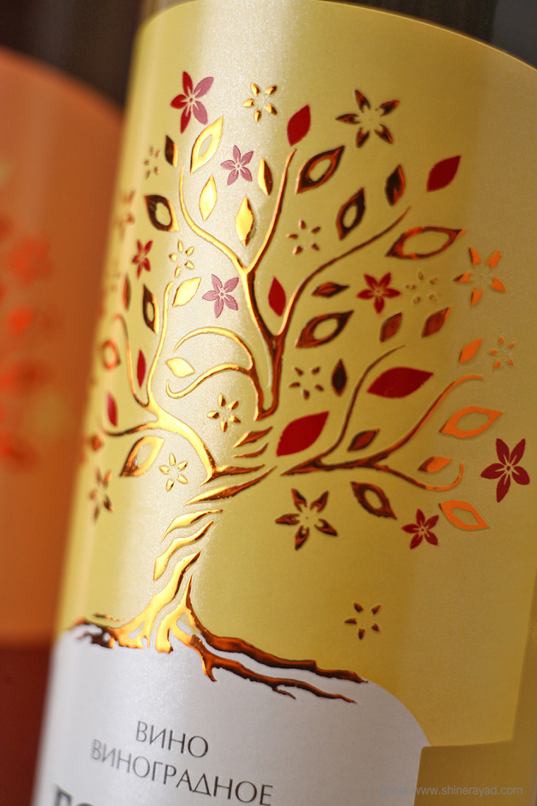 вин 半甜葡萄酒包裝標(biāo)簽設(shè)計(jì)-上海紅酒包裝設(shè)計(jì)公司設(shè)計(jì)欣賞點(diǎn)評(píng)2