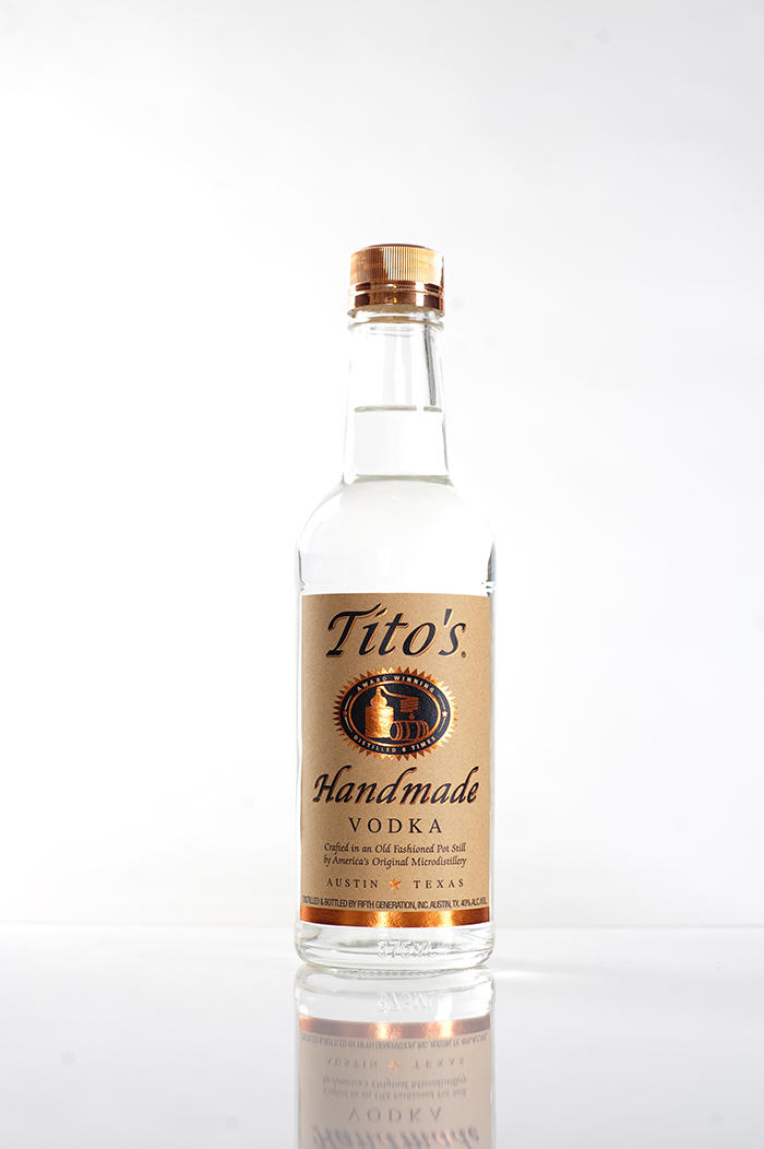 美國 Tito’s Handmade Vodka 伏特加酒包裝設(shè)計(jì)-尚略上海包裝設(shè)計(jì)公司