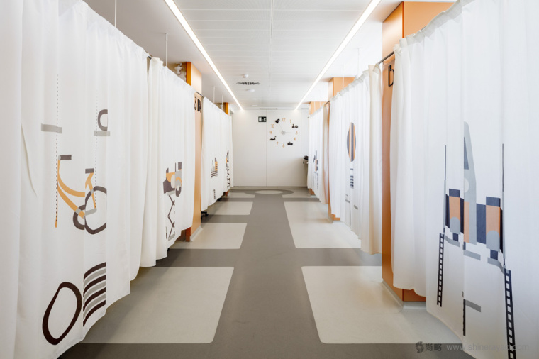 西班牙兒童腫瘤醫(yī)院Atencions內(nèi)部空間品牌形象設(shè)計(jì)與導(dǎo)視設(shè)計(jì)11 西班牙兒童腫瘤醫(yī)院Atencions內(nèi)部空間品牌形象設(shè)計(jì)與導(dǎo)視設(shè)計(jì)11