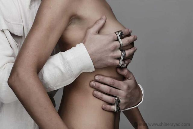 上海廣告設(shè)計(jì)公司欣賞那些性感曖昧有色情嫌疑的平面創(chuàng)意廣告- 上海廣告設(shè)計(jì)公司欣賞那些性感曖昧有色情嫌疑的平面創(chuàng)意廣告-