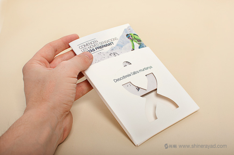 上海畫冊(cè)設(shè)計(jì)公司欣賞-格蘭德瓦利拉滑雪場(chǎng)宣傳畫冊(cè)設(shè)計(jì)畫冊(cè)鏤空封套設(shè)計(jì)2