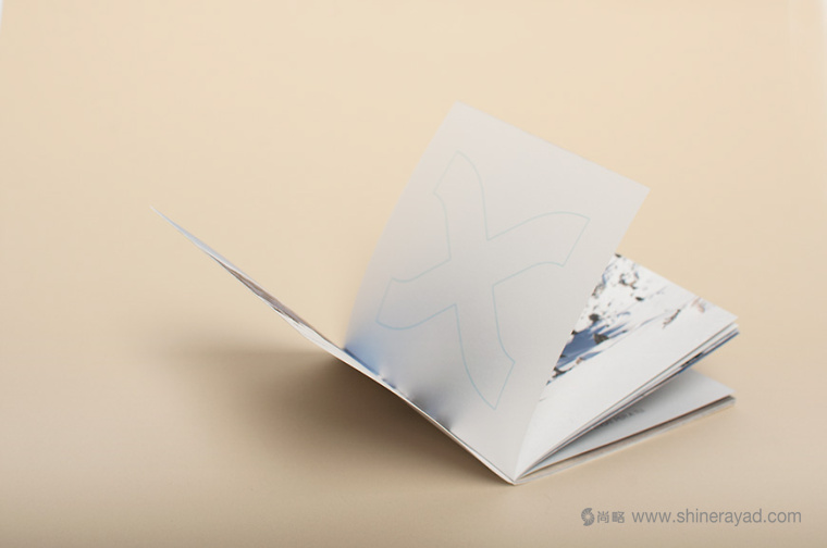 上海畫冊(cè)設(shè)計(jì)公司欣賞-格蘭德瓦利拉滑雪場(chǎng)宣傳畫冊(cè)設(shè)計(jì)畫冊(cè)鏤空封套設(shè)計(jì)4