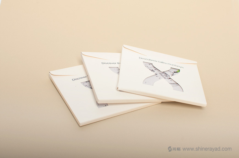 上海畫冊(cè)設(shè)計(jì)公司欣賞-格蘭德瓦利拉滑雪場(chǎng)宣傳畫冊(cè)設(shè)計(jì)畫冊(cè)鏤空封套設(shè)計(jì)3