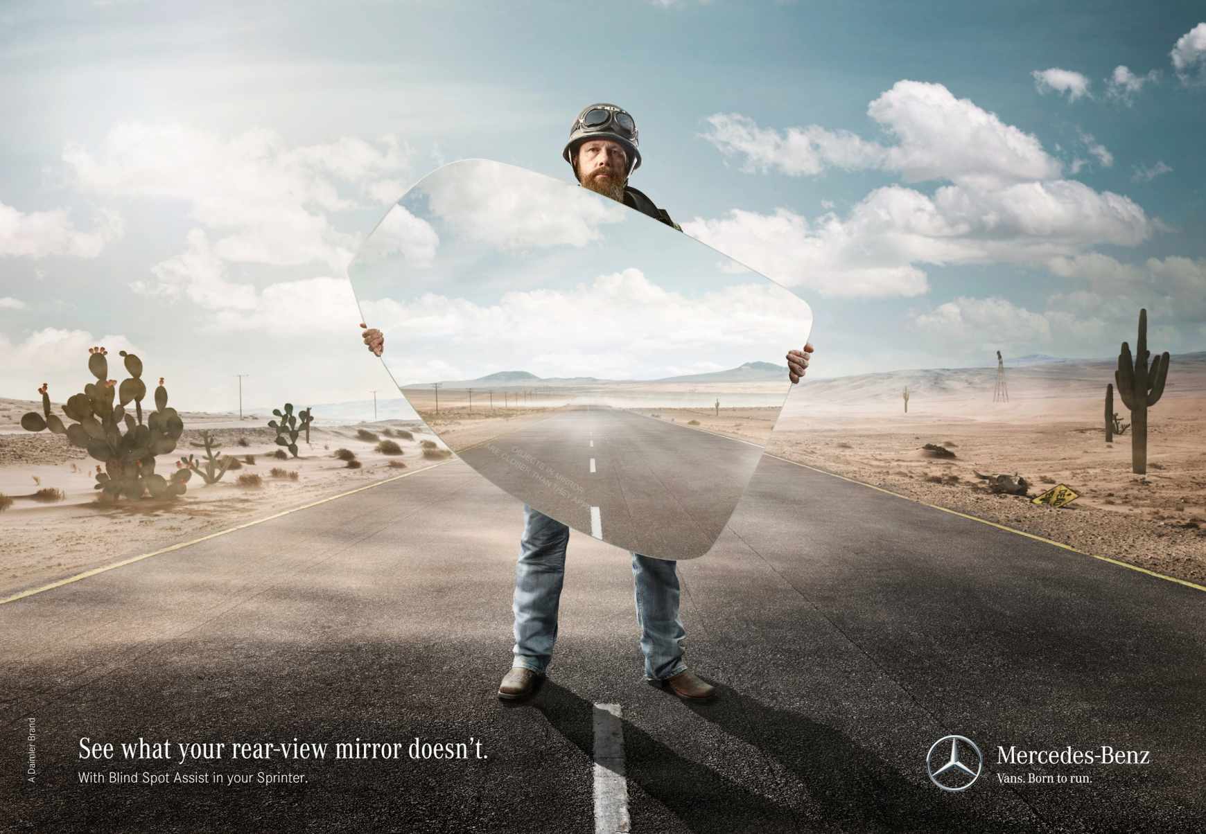 上海廣告策劃公司分享奔馳汽車盲點輔助系統(tǒng)平面廣告創(chuàng)意1