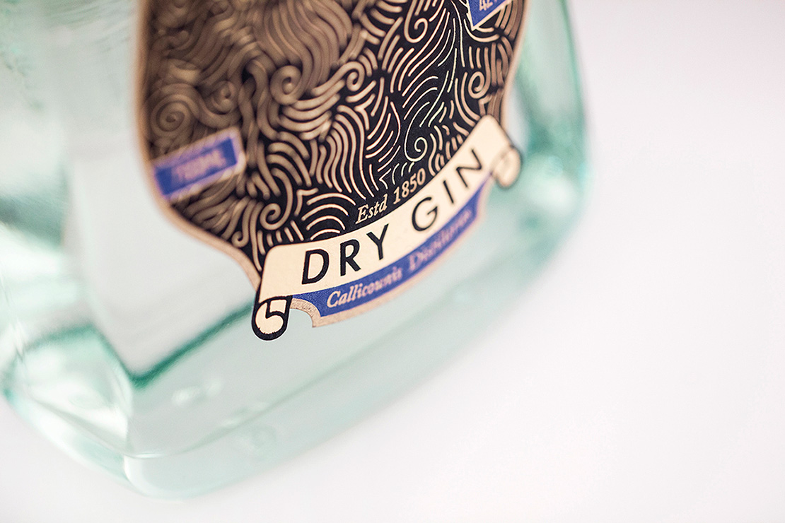 尚略上海包裝設(shè)計公司分享：Old Sport 松子酒大胡子包裝設(shè)計3