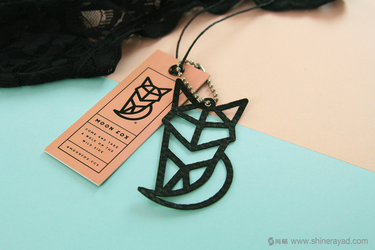 moon fox 月亮狐貍女性內(nèi)衣可愛動物L(fēng)OGO設(shè)計品牌VI形象設(shè)計6-服飾標(biāo)簽設(shè)計