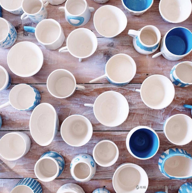 白色瓷器瓷杯淡藍(lán)水彩藝術(shù)創(chuàng)意設(shè)計(jì)欣賞4