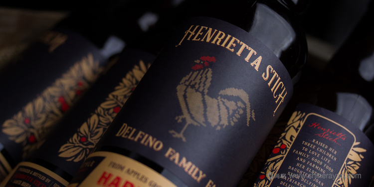 HENRIETTA 家庭農(nóng)場自產(chǎn)蘋果酒包裝設(shè)計公雞插畫設(shè)計-上海包裝設(shè)計公司收藏1 HENRIETTA 家庭農(nóng)場自產(chǎn)蘋果酒包裝設(shè)計公雞插畫設(shè)計-上海包裝設(shè)計公司收藏1