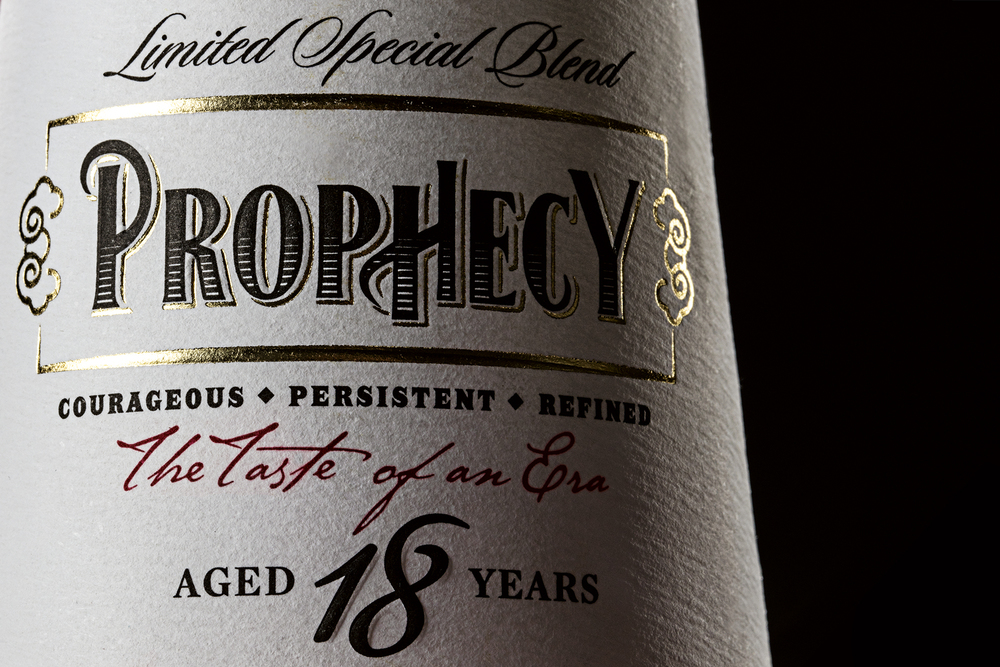 國外酒瓶包裝與造型設(shè)計(jì)案例欣賞:PROPHECY不丹國王紀(jì)念版包裝設(shè)計(jì)瓶型設(shè)計(jì)5 國外酒瓶包裝與造型設(shè)計(jì)案例欣賞:PROPHECY不丹國王紀(jì)念版包裝設(shè)計(jì)瓶型設(shè)計(jì)5