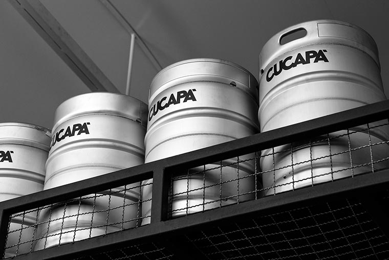 濃濃的藍領工人風格，Cucapá啤酒品牌包裝設計