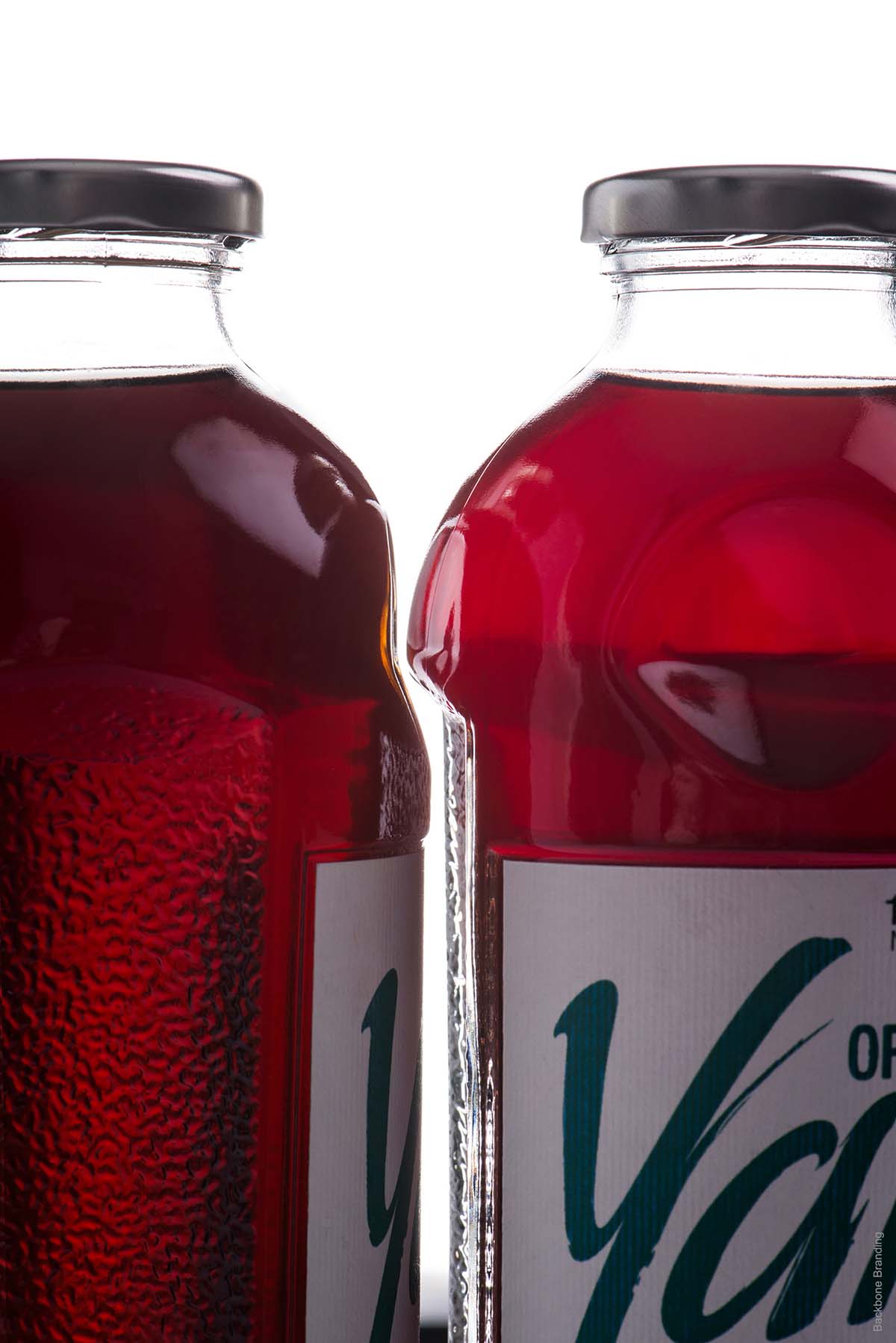 被咬了一口的Yan天然健康有機(jī)果汁飲料產(chǎn)品包裝設(shè)計瓶型設(shè)計