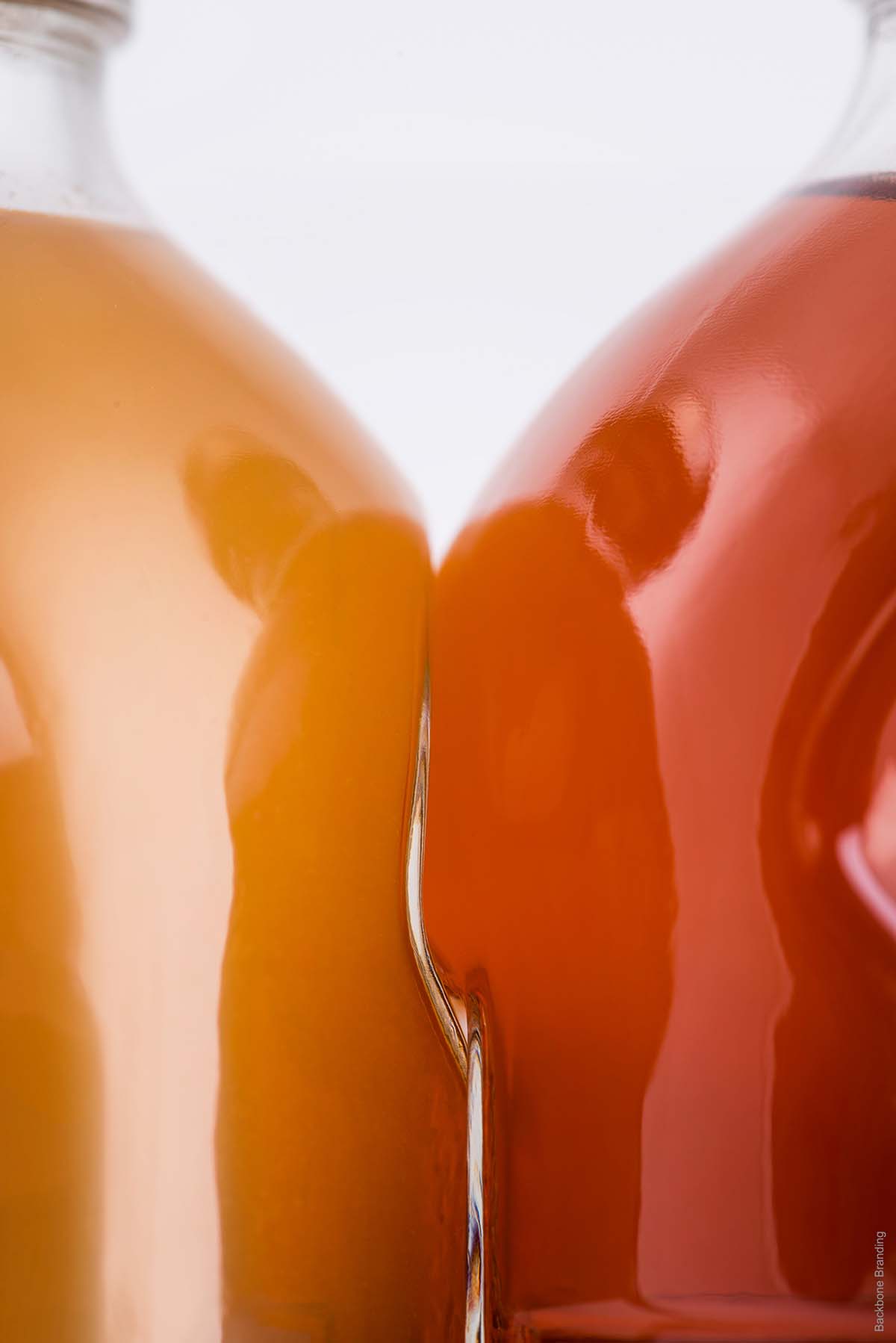 被咬了一口的Yan天然健康有機(jī)果汁飲料產(chǎn)品包裝設(shè)計瓶型設(shè)計