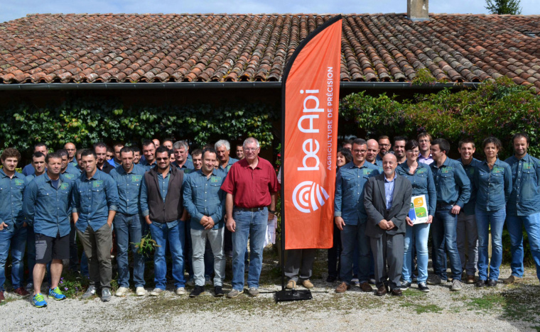 Be Api 法國(guó)精準(zhǔn)農(nóng)業(yè)合作組織品牌標(biāo)志設(shè)計(jì)