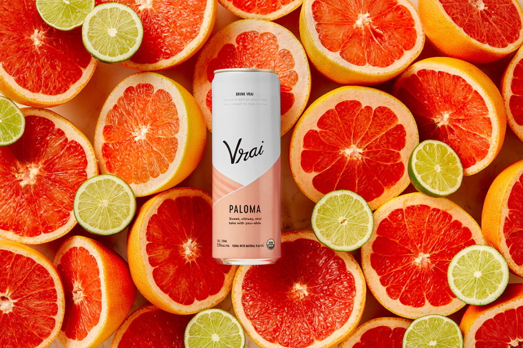 Vrai 品牌灌裝伏特加雞尾酒包裝設(shè)計(jì)清爽“V”字母版式