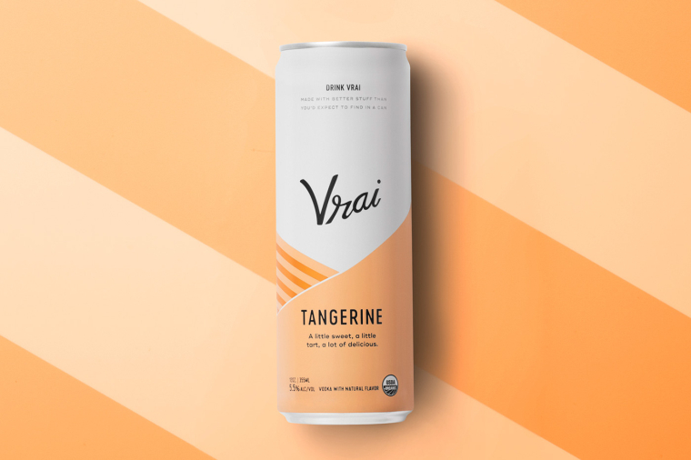 Vrai 品牌灌裝伏特加雞尾酒包裝設(shè)計(jì)清爽“V”字母版式