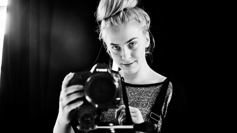 Loupedeck 圖片編輯控制網(wǎng)站平臺黑暗主題品牌logo設(shè)計VI形象設(shè)計