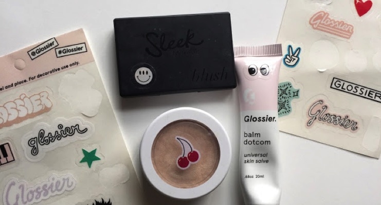 Glossier 化妝品包裝設計-上海包裝設計公司幽默化妝品包裝欣賞 Glossier 化妝品包裝設計-上海包裝設計公司幽默化妝品包裝欣賞