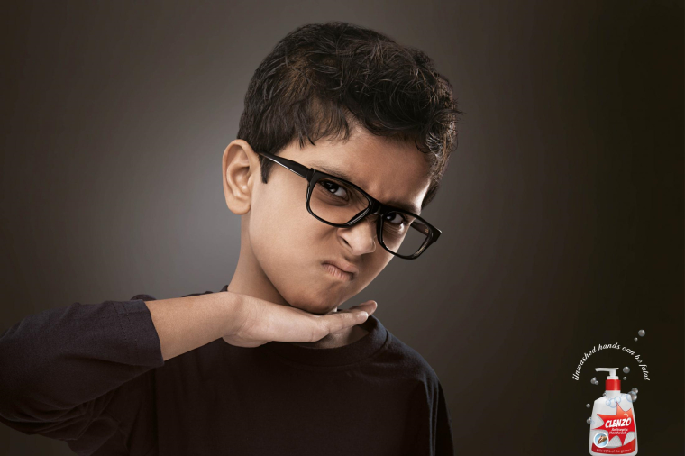 Clenzo洗手液平面創(chuàng)意廣告“致命的手”-上海廣告創(chuàng)意設(shè)計公司