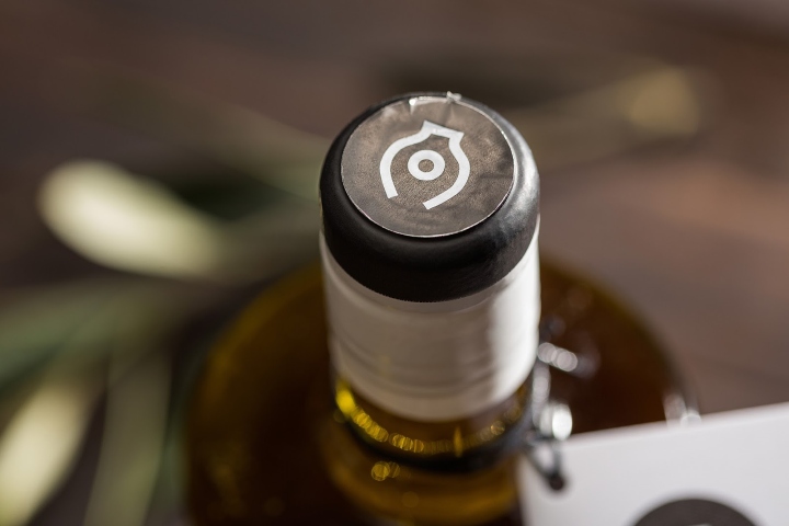 Amphora Olympia 有機(jī)特級初榨橄欖油品牌標(biāo)志設(shè)計(jì)包裝設(shè)計(jì)-上海標(biāo)志設(shè)計(jì)包裝設(shè)計(jì)公司