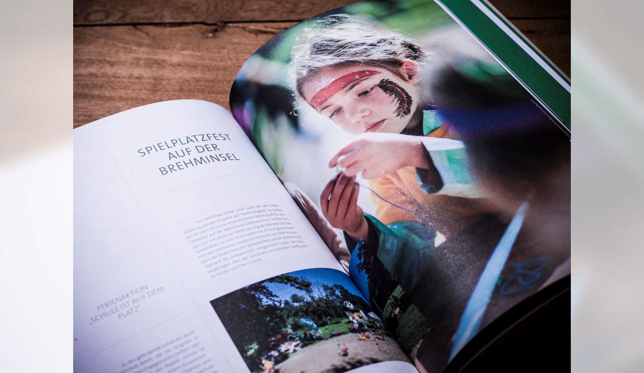 世界國際銀行年報宣傳冊設(shè)計-上海宣傳冊設(shè)計公司分享 世界國際銀行年報宣傳冊設(shè)計-上海宣傳冊設(shè)計公司分享