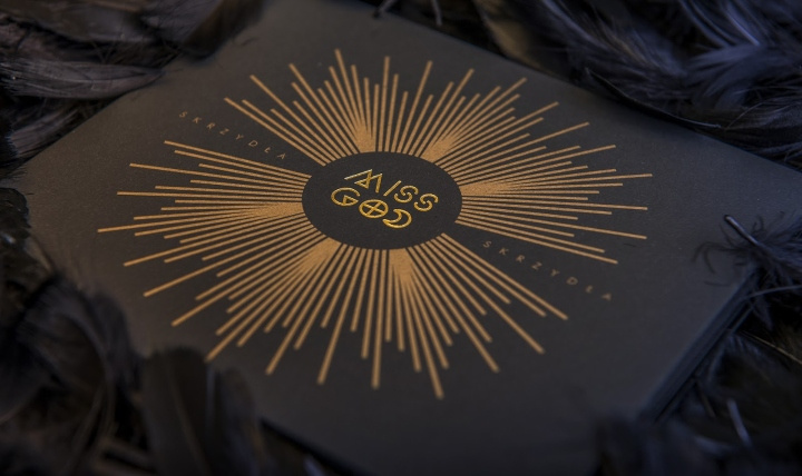 上帝小姐CD音樂專輯封面印金包裝設(shè)計(jì)-上海包裝設(shè)計(jì)公司欣賞