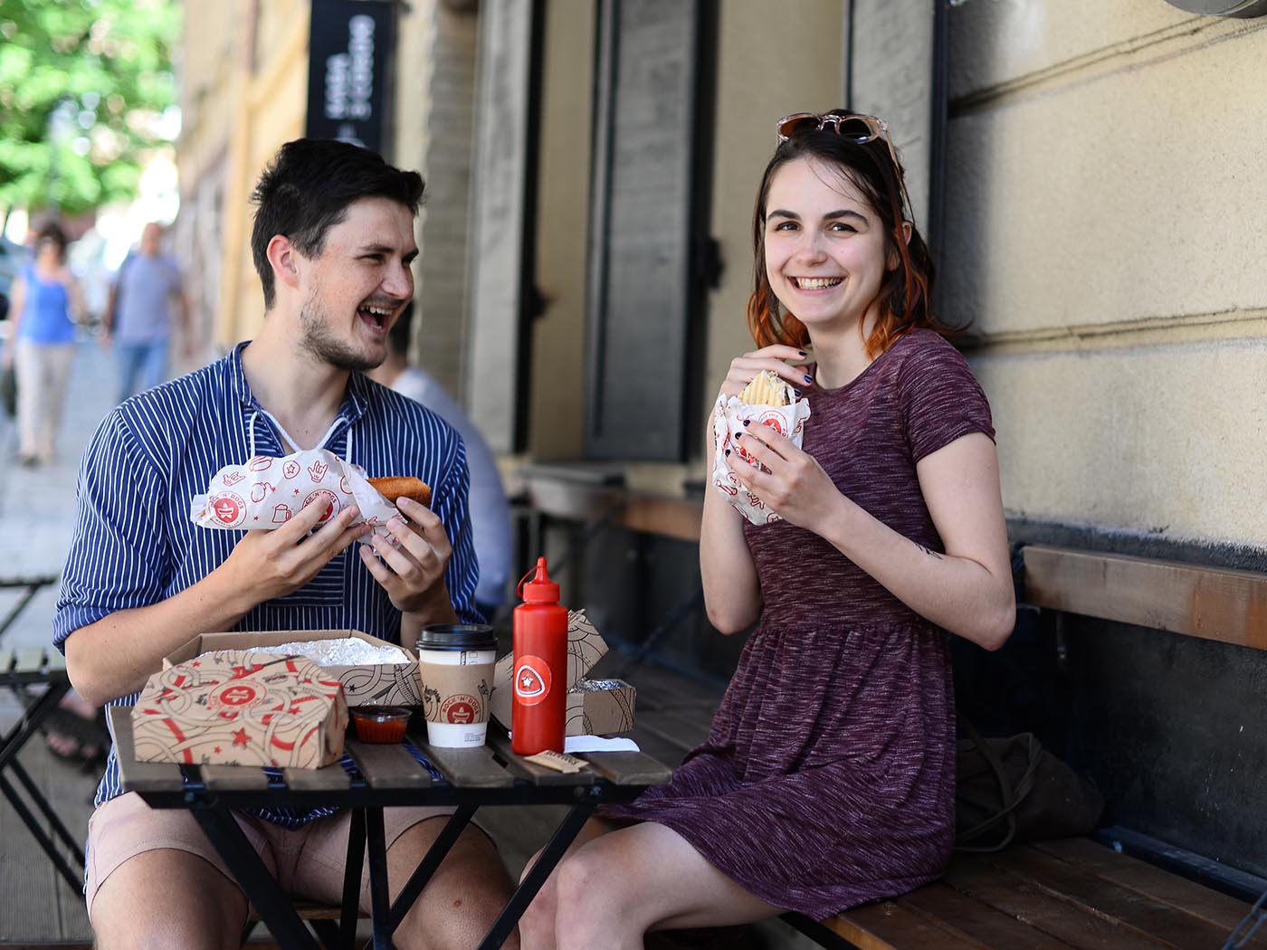 上海品牌包裝設(shè)計(jì)公司欣賞：ROCK ''''N DOG外賣快餐盒手繪插畫包裝設(shè)計(jì)