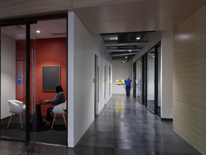 Dealer Tyre 輪胎經(jīng)銷商辦公室裝修設(shè)計-上海品牌設(shè)計空間設(shè)計公司