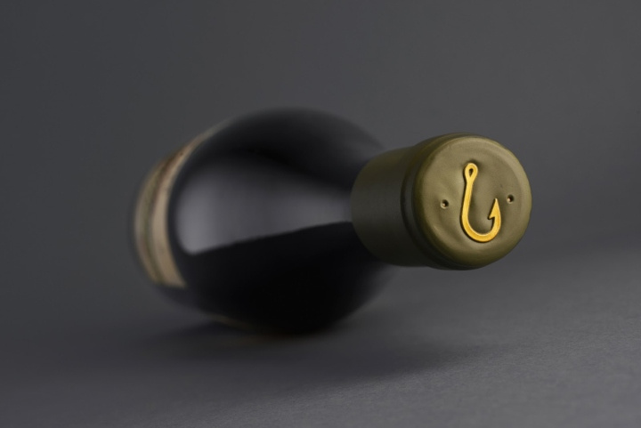 Albari?o 葡萄酒包裝設(shè)計(jì)，復(fù)古的魚(yú)插畫(huà)標(biāo)簽風(fēng)格