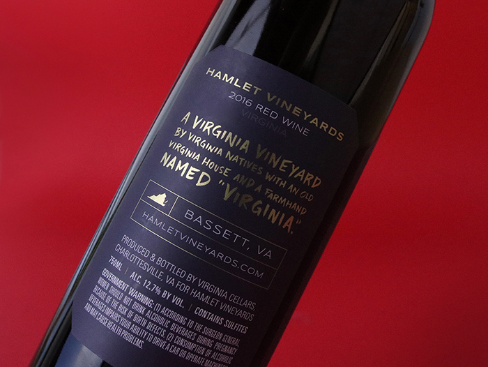 哈姆雷特葡萄酒品牌包裝設(shè)計，葡萄園自定義風(fēng)景插畫與手工刻字的結(jié)合