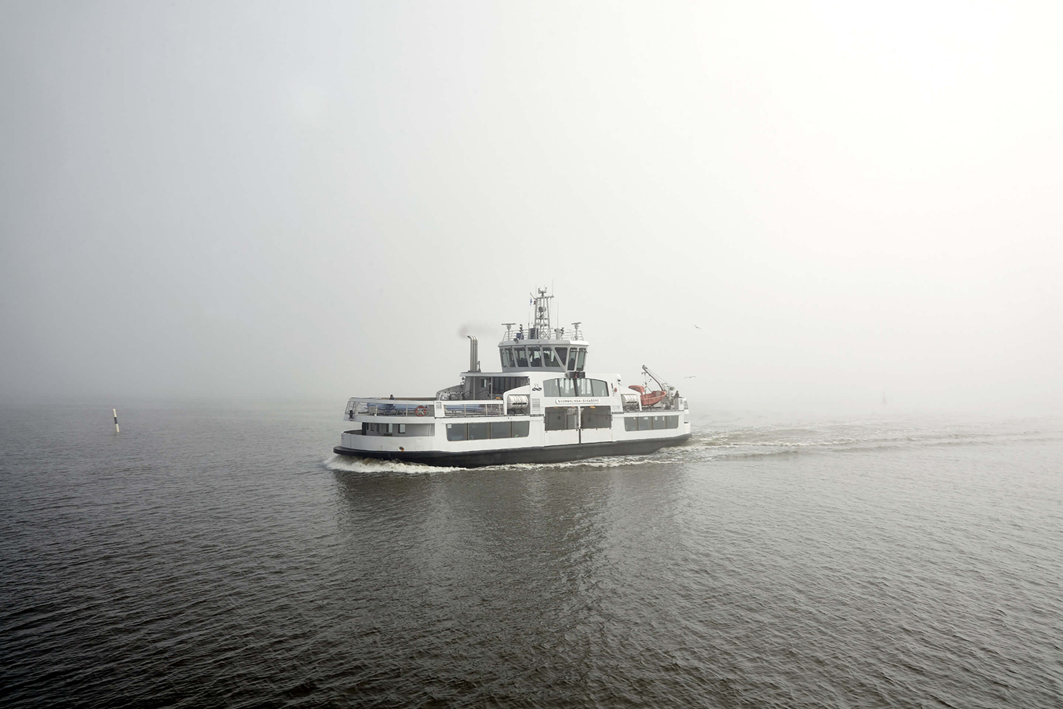 芬蘭赫爾辛基城市品牌VI形象設(shè)計logo設(shè)計，錦旗框logo+波浪圖形VI設(shè)計