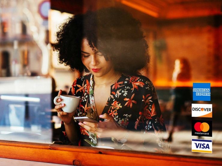 美國(guó)運(yùn)通品牌形象VI設(shè)計(jì)logo設(shè)計(jì)，靈活運(yùn)用白色空間打造簡(jiǎn)潔風(fēng)