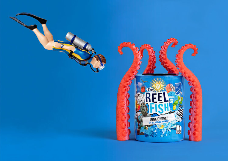 The Reel Fish 金槍魚罐頭包裝設(shè)計(jì),大膽的配色和自由活潑的插圖 The Reel Fish 金槍魚罐頭包裝設(shè)計(jì),大膽的配色和自由活潑的插圖