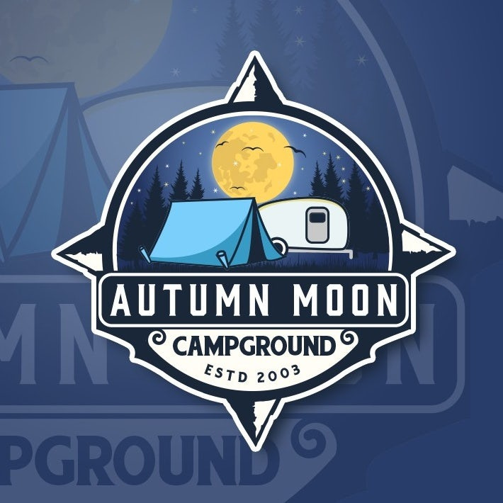 大膽的對比色會徽logo設(shè)計-帳篷和滿月反對森林背景的徽標(biāo)logo