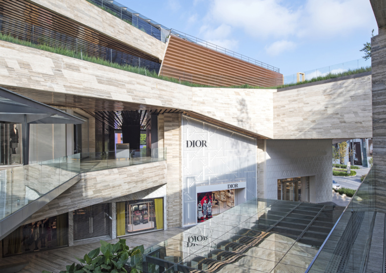 迪奧精品專賣店空間設計，簡約精致風格