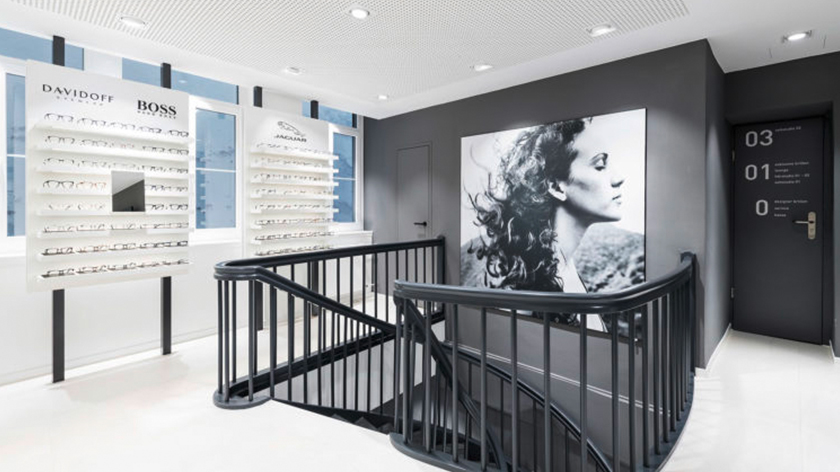 KIND 眼鏡旗艦店店鋪設計，冷色淡灰風格