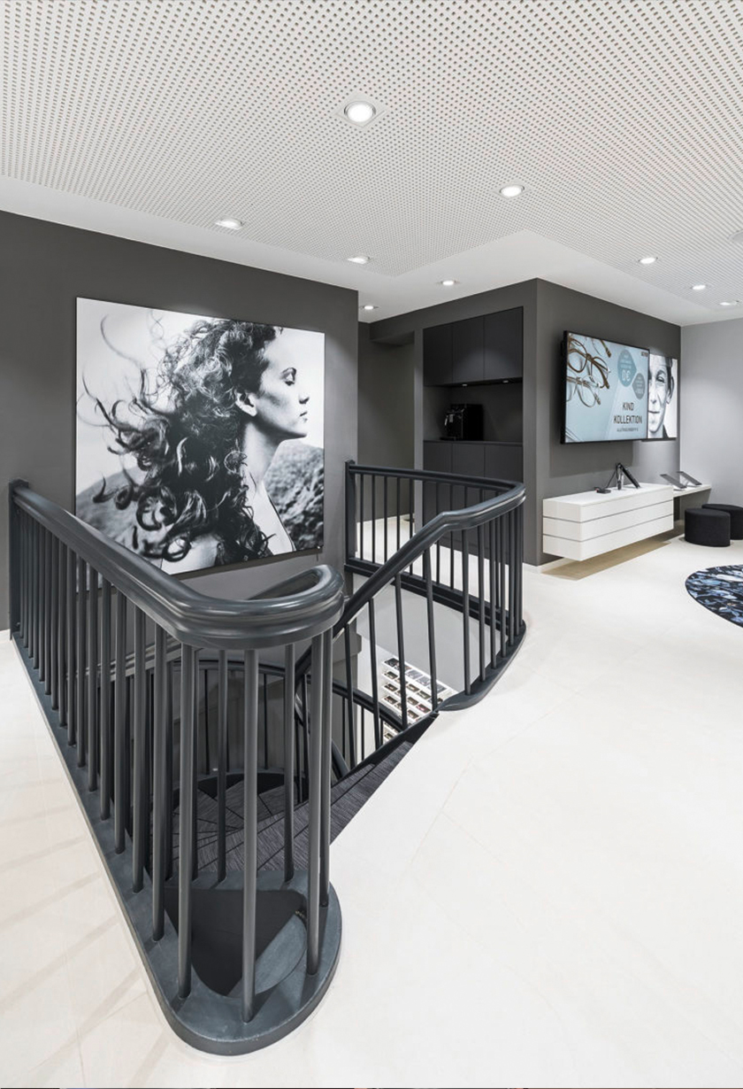 KIND 眼鏡旗艦店店鋪設計，冷色淡灰風格