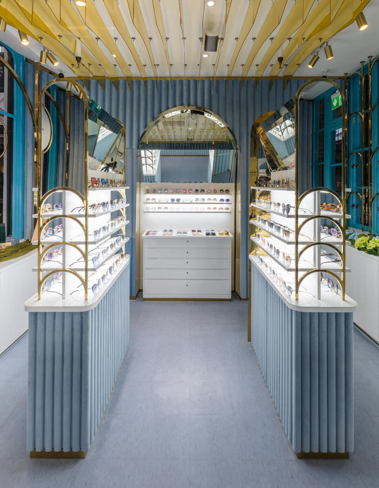 Art''''s Sake 眼鏡旗艦店店鋪空間設(shè)計(jì)，鏡面拋光黃銅和高光澤度白色木材