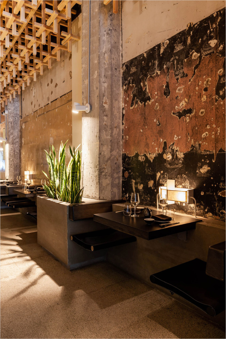 MRDK的Ryu餐廳餐飲空間設(shè)計，充滿藝術(shù)的頂部裝飾藝術(shù)