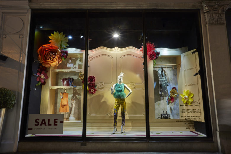 Harvey Nichol 服飾秋季新品櫥窗展示設計”復古風格“