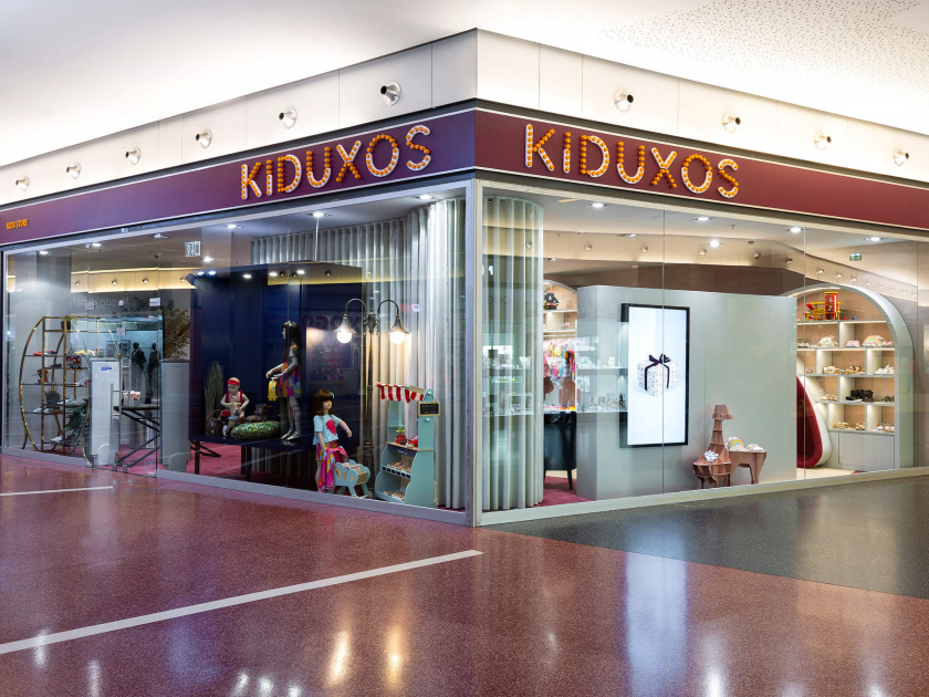 KIDUXOS兒童商店品牌logo設(shè)計(jì)vi設(shè)計(jì)與店鋪室內(nèi)空間設(shè)計(jì)