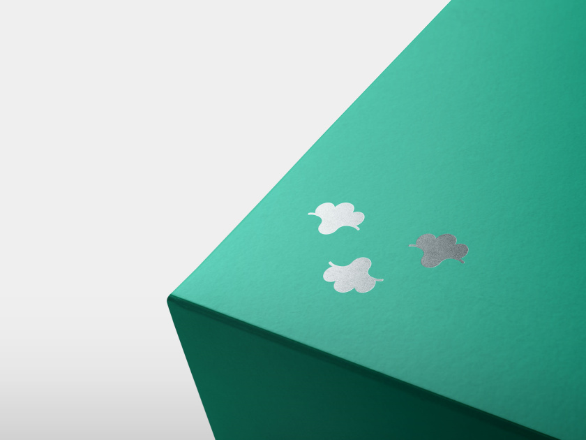 ELLAS珠寶品牌logo設計與品牌vi形象設計，三個花朵徽章