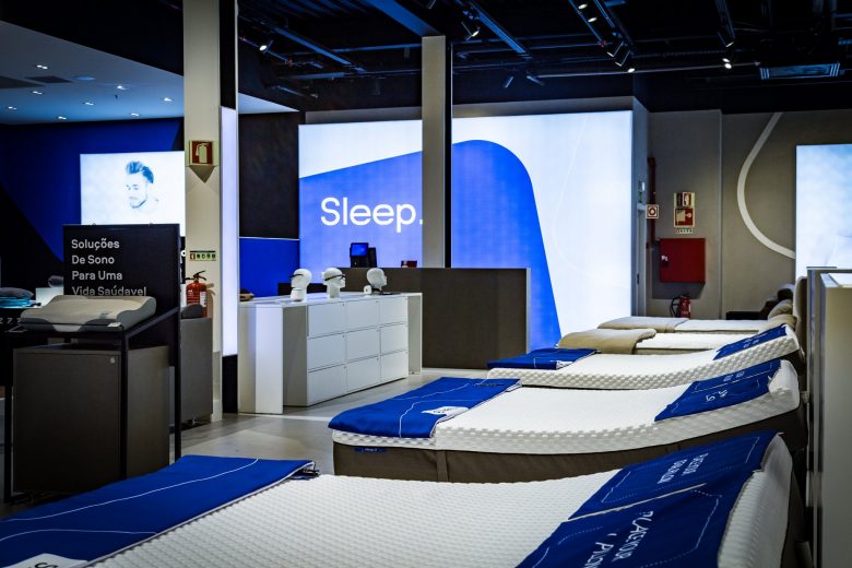 Sleep 8 床墊睡眠店鋪”藍色科技風格“室內零售空間創(chuàng)新設計