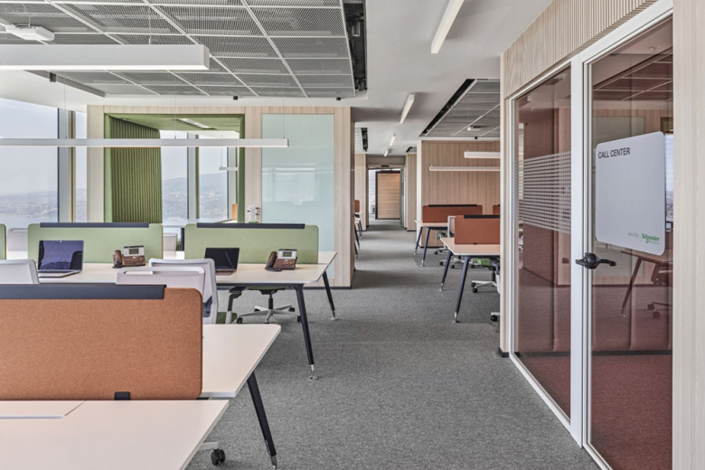 施耐德電氣辦公室室內(nèi)空間設(shè)計，良好的開放辦公環(huán)境與隔音設(shè)計