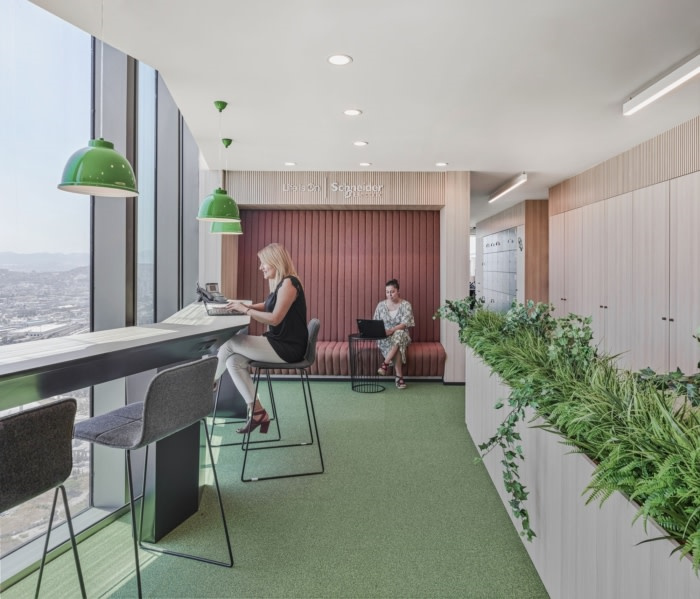 施耐德電氣辦公室室內(nèi)空間設(shè)計，良好的開放辦公環(huán)境與隔音設(shè)計