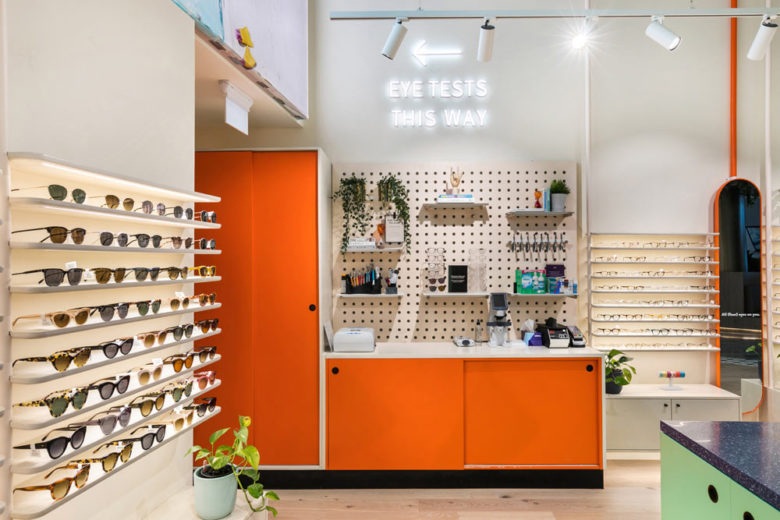 BN眼鏡店店鋪空間設(shè)計，方便容納與管理眾多產(chǎn)品sku