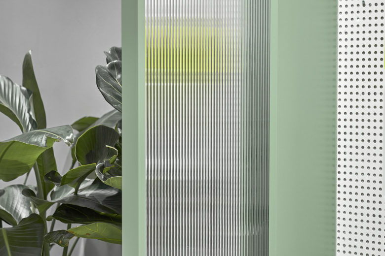 volley 休閑運(yùn)動(dòng)鞋專賣店店鋪設(shè)計(jì)，活力綠色+通透玻璃貨架設(shè)計(jì)