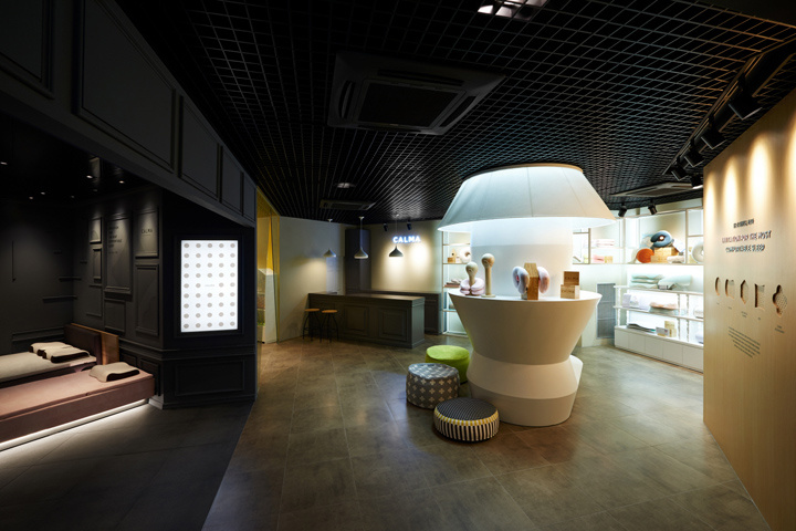 M4 CALMA床墊床上用品品牌體驗(yàn)店鋪空間設(shè)計(jì)，整體黑暗色風(fēng)格